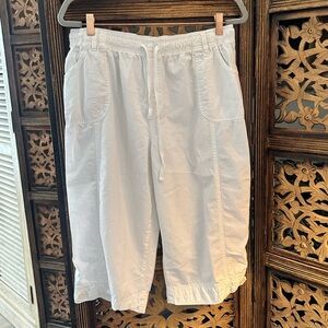 Gloria Vanderbilt Casuals White Drawstring Pull On Cropped Cotton Capri Pants.
